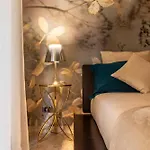 Elements Apartment Rom